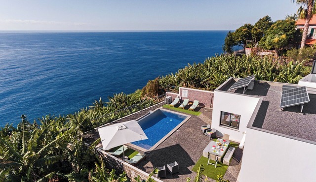 A tranquil balcony over the ocean | Grayci’s House