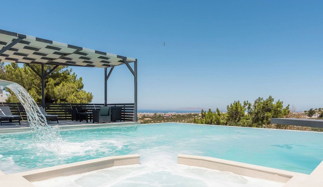 A Tranquil Gem with Panoramic Seaview & Easy Access to Heraklion Town