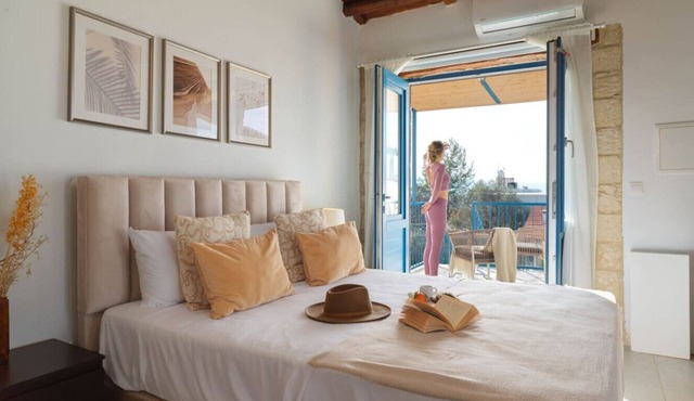 A Tranquil One-Bedroom Loft with Sweeping Views in the Heart of Nature