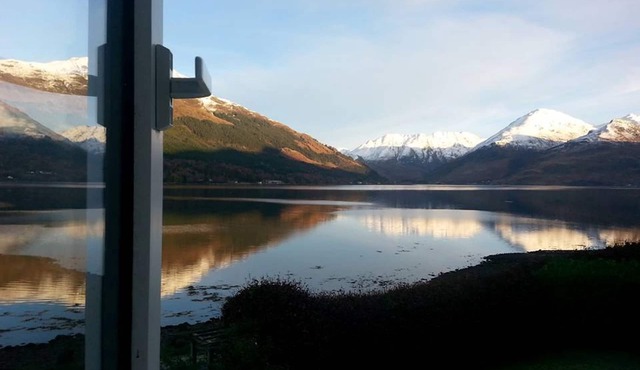 A tranquil, wildlife haven with stunning loch and mountain views - pet friendly.