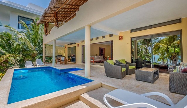 A truly amazing beachfront setting, 10 mins from Tulum!