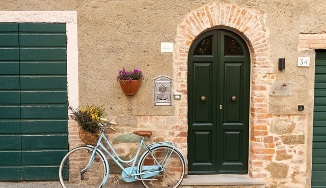 A typical house located in the historic village of Pozzo della Chiana, with a large furnished terrac