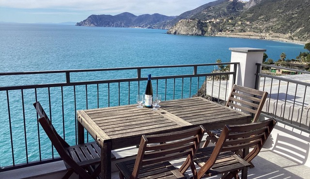 A typical Ligurian house in MANAROLA with roof terrace, sea views and AC.