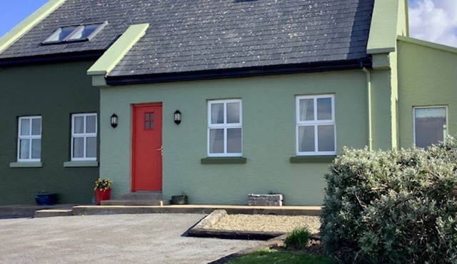 A Unique Cottage, Doolin Breathtaking Ocean & Burren views