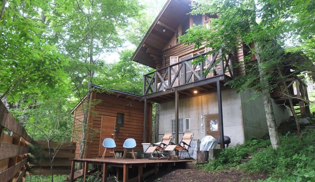 A unique log house surrounded by nature with a wood stove and a private sauna hut basementloft av/Minamitsurugun Yamanashi