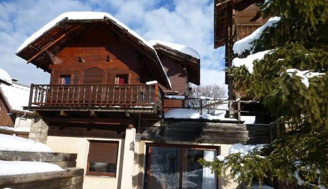 A unique situation: life in an unusual cottage on the slopes