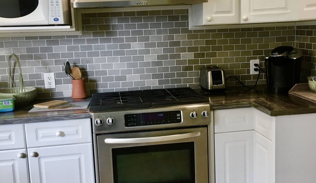 A Victorian duplex in quiet historic downtown Amherst. Pet friendly