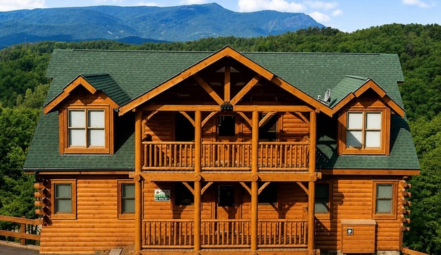 A+ Views & Location! Parkway, Dollywood/Hot Tub Games Pet Friendly Resort Pool