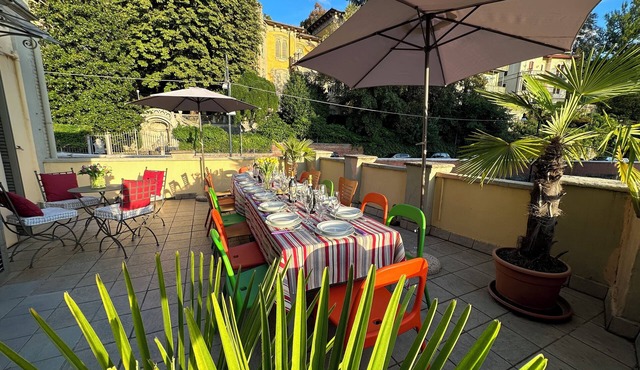 A villa between wonderful gardens, 5 min walk to the city center