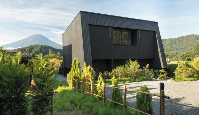 A villa with a spacious garden and views of Mt Fu/Minamitsuru-gun Yamanashi