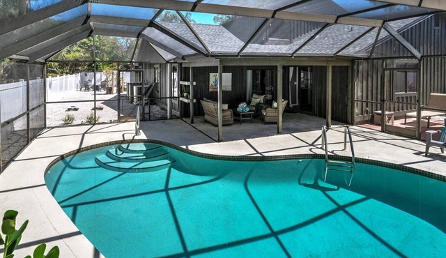 A Wave From It All | Heated Pool | Family-Friendly | Near Anna Maria Island l, Dog Friendly*(See Note)