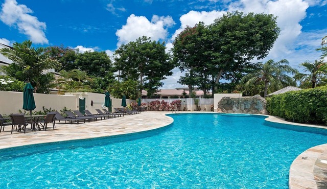 A Wonderful 4 Bedroom Townhouse In Mullins Bay. Short Walk To The Beach.