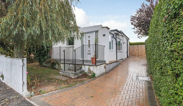 A wonderful two bedroom modern bungalow with a large enclosed garden.