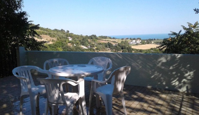 A44 – Ancona, three-room apartment with terrace surrounded by nature