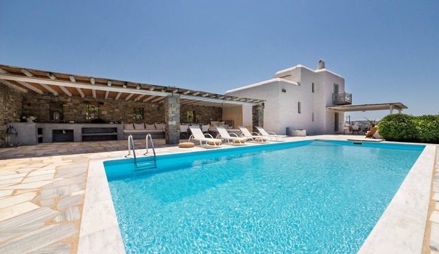 AB PRIVATE VILLA,private pool, sea view, 10min from Naoussa,