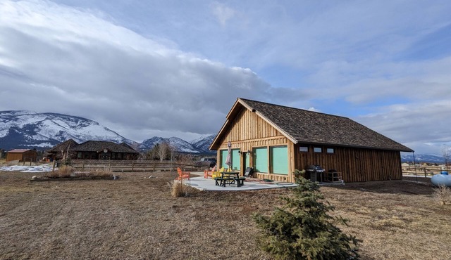 ABC acres' Range View Cabin - Agritourism & Adventure in MT's Bitterroot Valley!