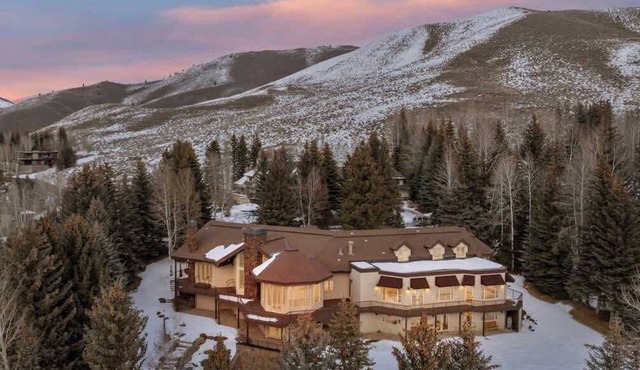 Abode at Fairway Estate, stunning private estate