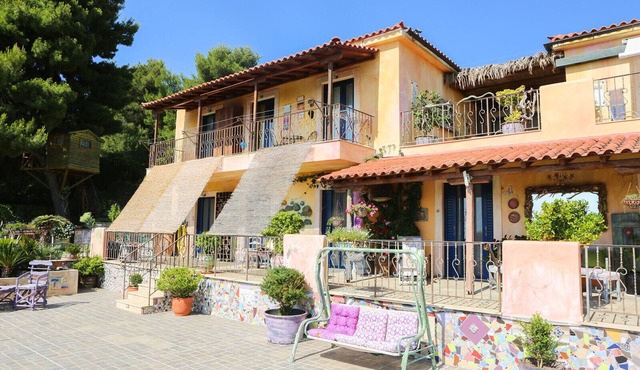 Absolute vacation apartment near the sea"Nest"in the Villa Stratos majestic view