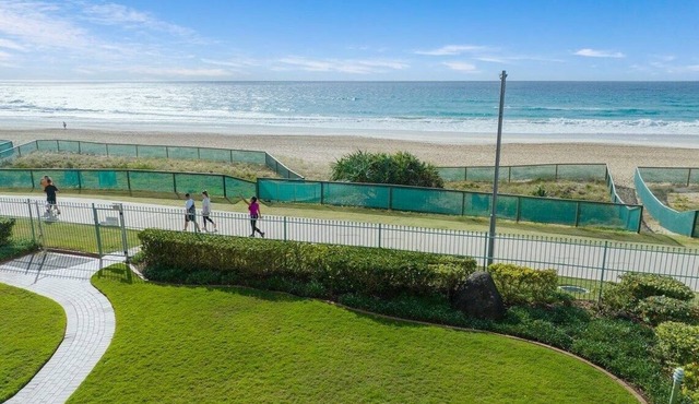 Absolute Beachfront 3BR Apartment | Pool, Spa, Tennis & Ocean Views