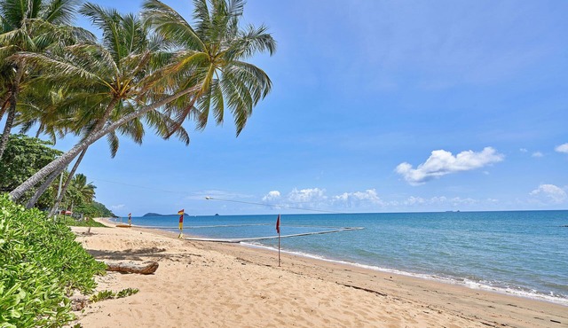 Absolute Beachfront 2 Bedroom Costa Royale Apartment at Trinity Beach