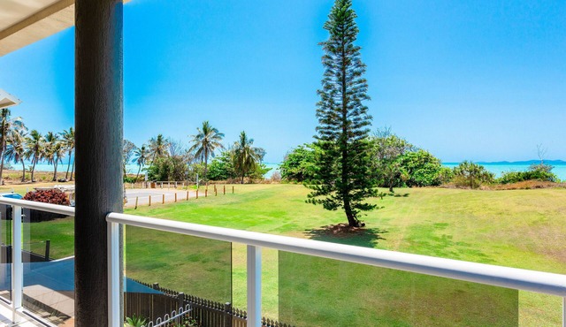 Absolute beachfront - and your own private swimming pool!?