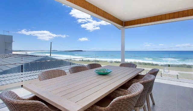 Absolute Beachfront Holiday Apartment w Panoramic Ocean Views