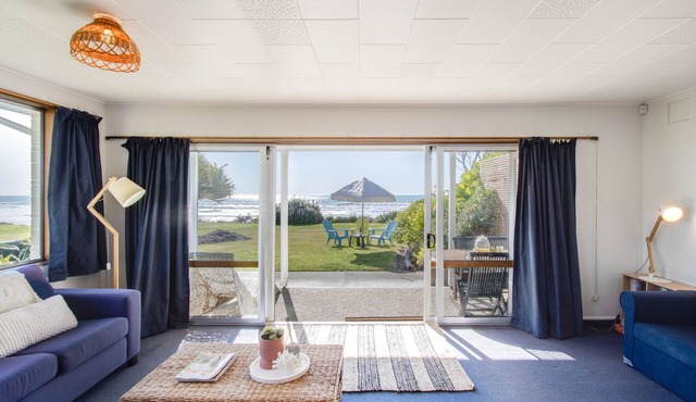 Absolute Beachfront - Waimarama Holiday Home