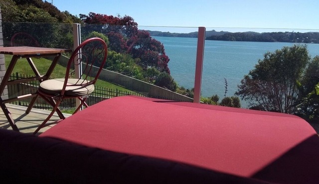 Absolute beachfront "Waimiro" Paihia