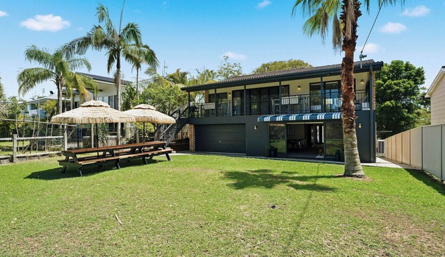 Absolute Lakefront | Sleeps 10 | Pool Table