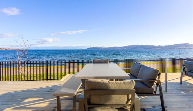 Absolute lakefront house
