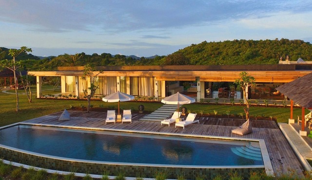 ABSOLUTE PRIVACY 4 Bdrm LUXURY Villa w own beach, 18m pool 360 degree ocean view