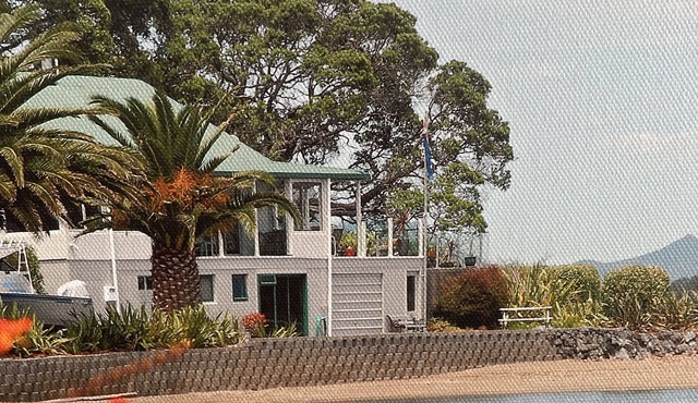 Absolute Waterfront Self Contained 2 bedroom beachfront unit