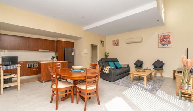 Absolutely spacious APT unit between ANU and City - Hosted by Canstay