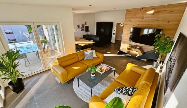 Abstatt Deluxe Loft with spa bath, designer kitchen, balcony, elevator & private parking space