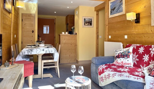 (AC.306) Spacious ski-in ski-out T2 in the heart of Menuires