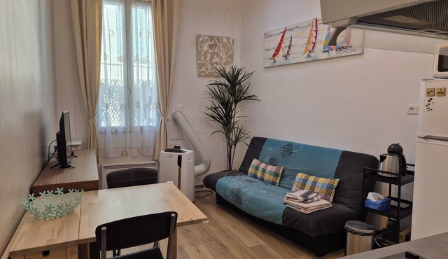 AC, central location, 6 pers, 15 min from the sea
