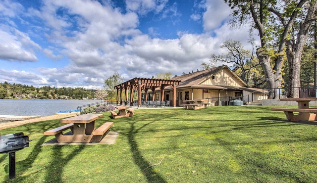 Access to Pine Mountain Lake: Family Cabin w/Deck