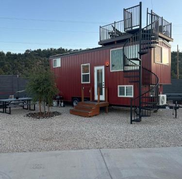 Access Zion & Bryce! Tiny Home with Rooftop Deck and Hot Tub