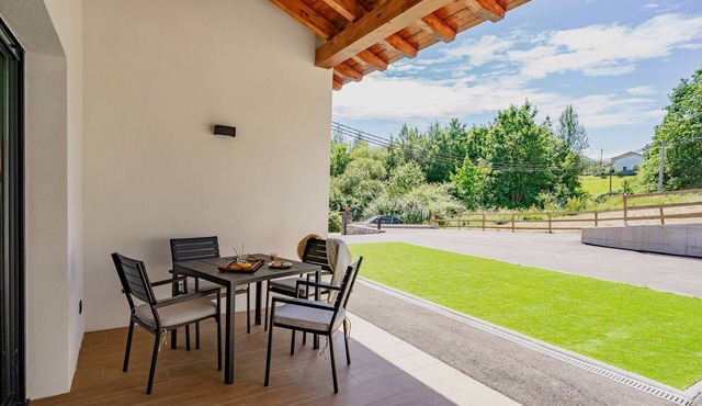 Accessible Apartment with Mountain Views and Private Terrace