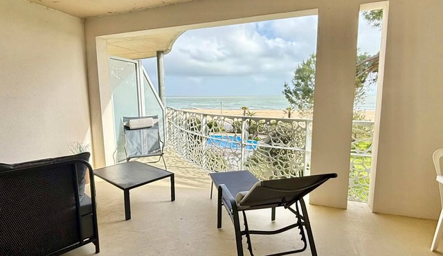 Accessible apartment with balcony, pool, parking, and beach in La Tranche-sur-Mer