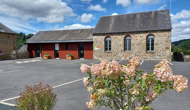 Accessible ground-floor house with dormitory for groups in Lonlay-l'Abbaye