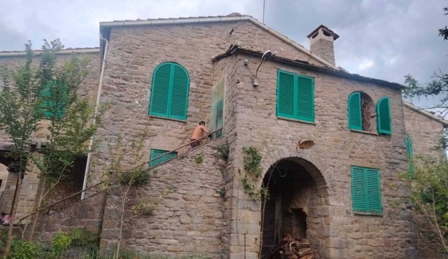 Accogliente Casale Rustico 6 Camere + 5 Bagni Immerso Nelle Colline Umbre