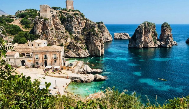 Accogliente e Luminosa Casa Dotata di Tutti i Comfort con Solarium Vista Mare