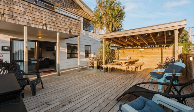 ACCOMMODATE 19 - OCEAN FRONT.