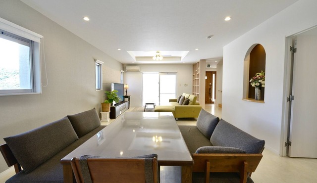 Accommodates up to 12 people Enjoy a relaxing time in Okinawa with two families friends and family/Uruma Okinawa