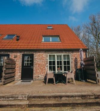 Accommodatie in herbouwde boerenschuur Koestal