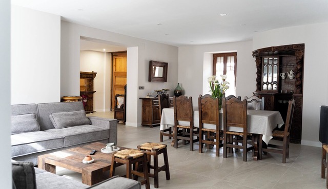 Accommodation for groups and village with special charm, 20 minutes from LEÓN.