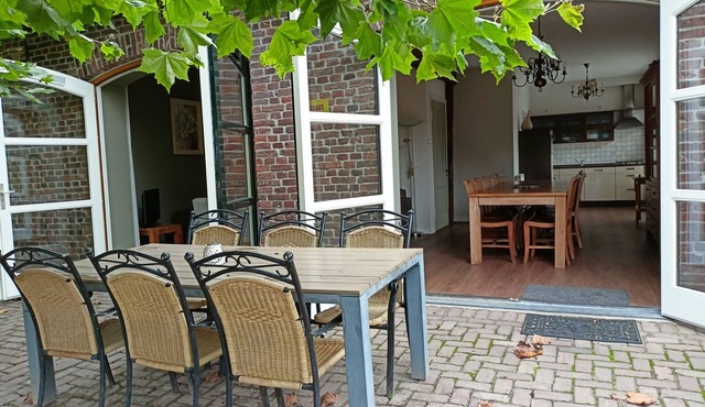 Accommodation for 18 people in the green north of Limburg with outdoor terrace.