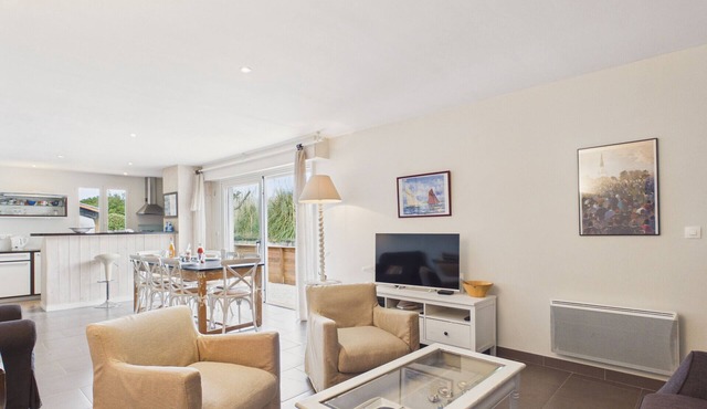 Accommodation for 8, garden, near salt marshes