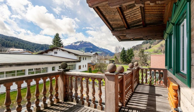 Accommodation for small groups, ski bus nearby